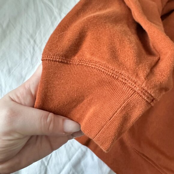 Levi's Women's Orange Crewneck Sweatshirt Size Large - Picture 4 of 7